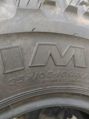 ขายยางตะขาบ SIMEX 35x10.5 R 16 สวยๆ ขายยางตะขาบ SIMEX 35x10.5 R 16 สวยๆ