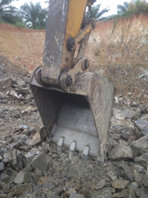 ขายดาวน์รถแบคโฮ CAT 320 V2 ขายดาวน์ 350000