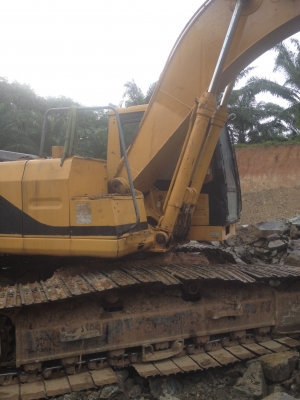 ขายดาวน์รถแบคโฮ CAT 320 V2 ขายดาวน์ 350000