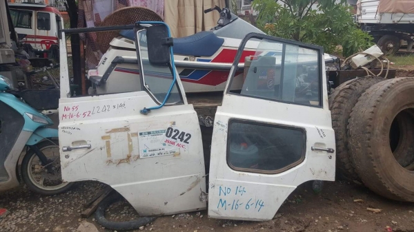 ประตูข้างซ้ายขวา  F18