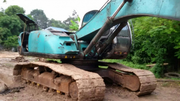 KOBELCO.SK200 มาร์คไฟท์ธรรมดา เครื่องปั้มดีโซ่ใบหนาเอวแน่นไฟฟ้าเต็มขาดหน้าจอเอกสารเล่มทะเบียนครบชุด สนใจติดต่อ 0835601591 หรือ 0903494058