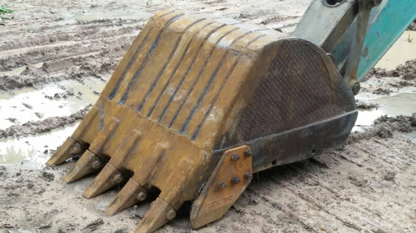 KOBELCO.SK200 มาร์คไฟท์ธรรมดา เครื่องปั้มดีโซ่ใบหนาเอวแน่นไฟฟ้าเต็มขาดหน้าจอเอกสารเล่มทะเบียนครบชุด สนใจติดต่อ 0835601591 หรือ 0903494058