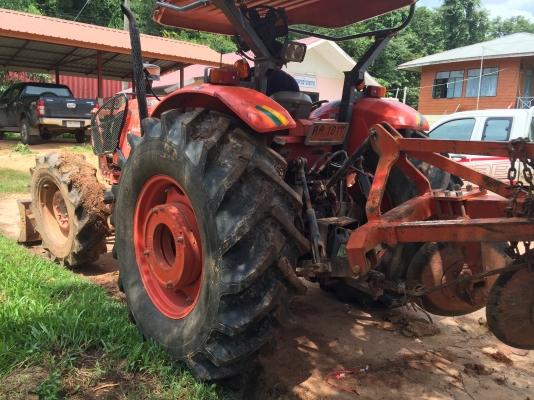 Kubota M8540 ใบดันตัวรถไม่มีหาง ยางหลังใหม่ รถสวยพอใช้ เล่มพร้อมโอน