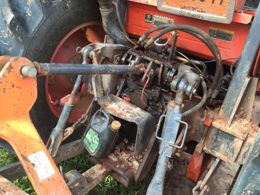 Kubota M8540 ใบดันตัวรถไม่มีหาง ยางหลังใหม่ รถสวยพอใช้ เล่มพร้อมโอน