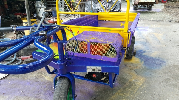 รถบรรทุกล้อยาง นั่งขับและดินตาม พร้อมใช้งาน รหัสสินค้า B2-5 รับน้ำหนักบรรทุก 500 โล รถบรรทุกล้อยาง นั่งขับและดินตาม พร้อมใช้งาน รหัสสินค้า B2-5 รับน้ำหนักบรรทุก 500 โล