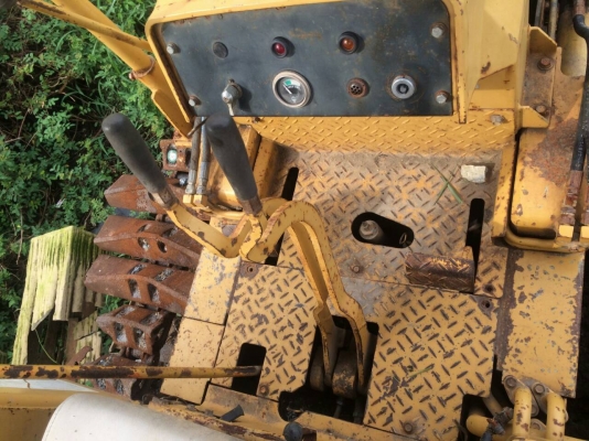 ขายรถแทรคเตอร์ KOMATSU D20PL-5 กับ MITSUBICHI BD2F ราคา 180000