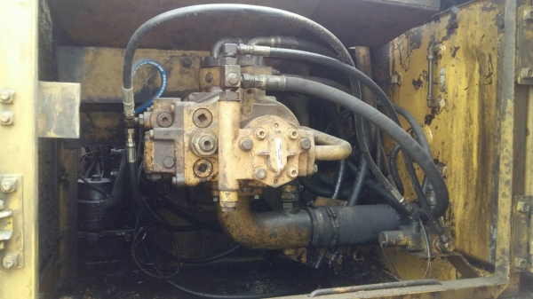 ขายรถแบคโฮ KOMATSU PC200-6 ระบบไฟเต็ม เอกสารอินวอย ราคา 750000