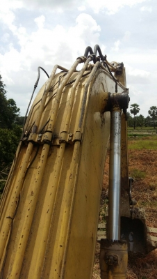 ขายรถแบคโฮ KOMATSU PC200-6 ระบบไฟเต็ม เอกสารอินวอย ราคา 750000