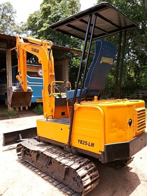 ขายแมคโครเล็ก ยันม่า YB25-LM สภาพพร้อมใช้งาน