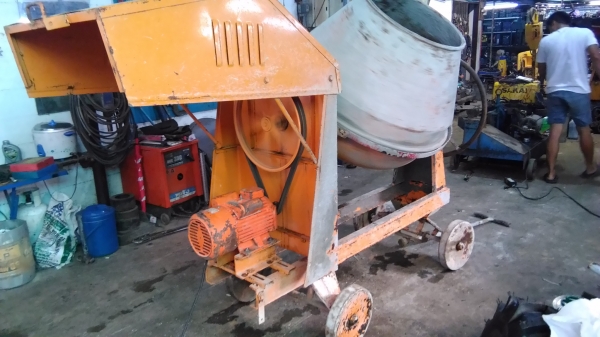 ขายโม่มือสองรุ่น2ถุง พร้อมมอเตอร์ พร้อมใช้งาน มอเตอร์3แรง220v.