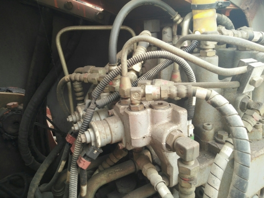 รถขุด Hitachi รุ่น EX135USR