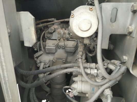 รถขุด Hitachi รุ่น EX135USR