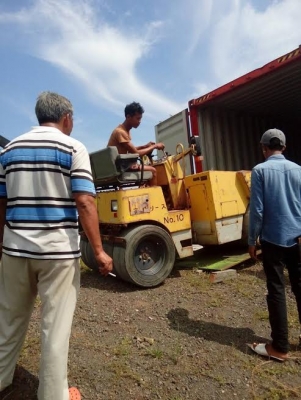 ขายรถบดเอวอ่อน หน้าเหล็ก หลังยาง สั่นสะเทือนได้ นำเข้าจากญี่ปุ่น