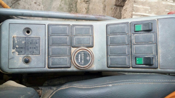 ขายรถแบคโฮ VOLVO EC210B เอกสารเล่มทะเบียน ไมล์ 13000 ชม.ราคา 1180000