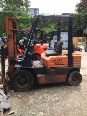 ขายรถฟอร์คลิฟต์ TOYOTA รุ่น 5 ยก 2 ตันสูง 3 เมตร เครื่องเบนซิน ราคา 120000