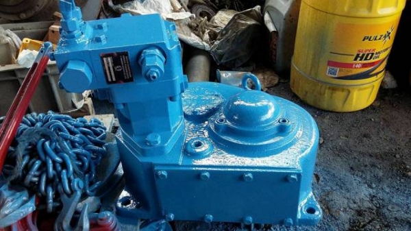 ขายมอเตอร์ปั๊มสวิง ติดเครน 10 ตัน เก่าญี่ปุ่น