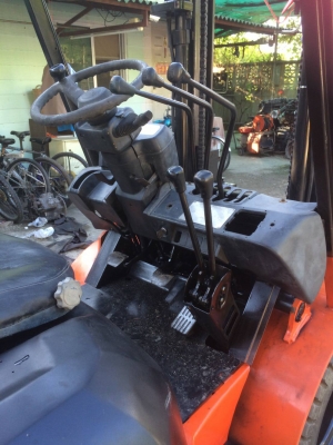 ขายรถฟอร์คลิฟต์ TOYOTA รุ่น 7 ยก 2.5 ตันสูง 3 เมตร เครื่อง 4 yเบนซิน ราคา 170000