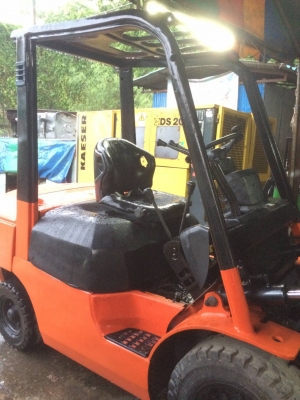 ขายรถฟอร์คลิฟต์ TOYOTA รุ่น 7 ยก 2.5 ตันสูง 3 เมตร เครื่อง 4 yเบนซิน ราคา 170000