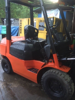 ขายรถฟอร์คลิฟต์ TOYOTA รุ่น 7 ยก 2.5 ตันสูง 3 เมตร เครื่อง 4 yเบนซิน ราคา 170000