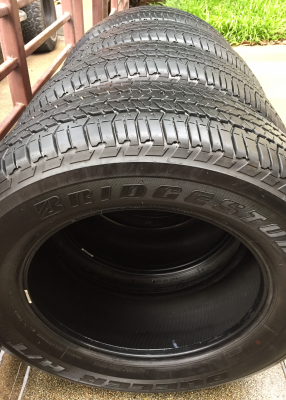 ยาง Bridgestone 265 60 18 สิ้นปี12 ดอกเต็ม ใช้กันยาว ราคาไม่แพง