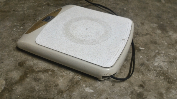 เตาแม่เหล็กไฟฟ้าแบบเหนี่ยวนำยี่ห้อ National จากญี่ปุ่นแท้ใช้ไฟ100V. เป็นระบบดิจิตอลเลือกรูปแบบการทำงานได้ เลือกความร้อนได้