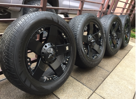 ล้อ XD Rockstar ขอบ20 สภาพสวย ไม่มีซ่อม พร้อมยาง Yokohama 275 55 20 ปี14 ดอกเต็ม ใช้กันยาว ราคาไม่แพง