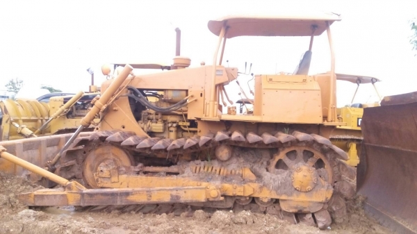 ขายรถแทรกเตอร์ D-4-E หัวฉีดไดเร็ก ช่วงล่าง 80\% สภาพพร้อมใช้งาน ขายไม่แพงครับ