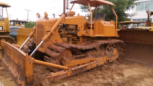 ขายรถแทรกเตอร์ D-4-E หัวฉีดไดเร็ก ช่วงล่าง 80\% สภาพพร้อมใช้งาน ขายไม่แพงครับ