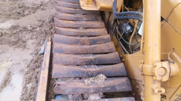 ขายรถแทรกเตอร์ D-4-E หัวฉีดไดเร็ก ช่วงล่าง 80\% สภาพพร้อมใช้งาน ขายไม่แพงครับ