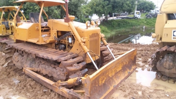 ขายรถแทรกเตอร์ D-4-E หัวฉีดไดเร็ก ช่วงล่าง 80\% สภาพพร้อมใช้งาน ขายไม่แพงครับ