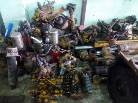 ขายอะไหล่เครื่องยนต์ JCB หลายอย่างครับ สนใจติดต่อณรงค์ศักดิ์ครับ ราคาถูก ต่อรองราคาได้ครับ มีทุกอย่า