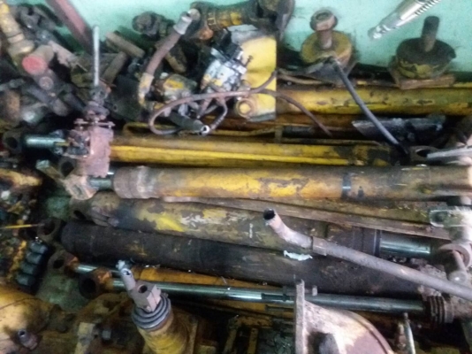 ขายอะไหล่เครื่องยนต์ JCB หลายอย่างครับ สนใจติดต่อณรงค์ศักดิ์ครับ ราคาถูก ต่อรองราคาได้ครับ มีทุกอย่า