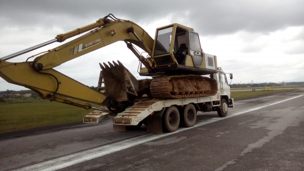 ขายรถเบ็คโฮ sumitomo f2 pc200