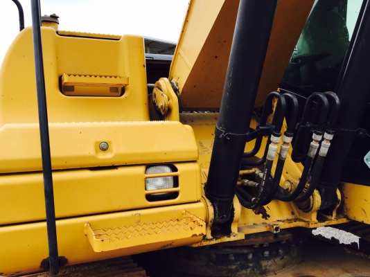 ขายรถแบคโฮ CAT 320 D JAPAN ไมล์ 9000 ชม.ราคา 1950000