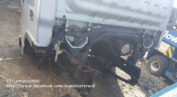 FROM JAPAN*หัวเก๋งรถบรรทุก6ล้อกลางCABIN ISUZU NPR, APR-81L *หัวการ์ตูน*(รุ่นใหม่ยกหัวได้ /มีแหนบ /มีคัสซี /มีฐานล่าง) ราคาเพียง 79,000 บาท