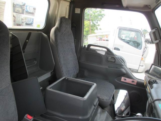 FROM JAPANหัวเก๋งรถบรรทุก6ล้อกลางCABIN ISUZU NPR72L*หัวการ์ตูน* (รุ่นใหม่ยกหัวได้ /มีแหนบ /มีคัสซี /มีฐานล่าง)ราคาเพียง 79,000 บาท