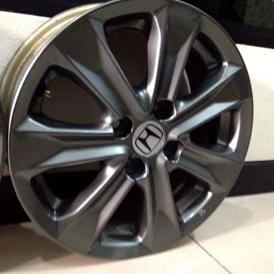 15 นิ้ว สี SILVER VOUGE 4รู100 กว้าง 5.5 ใส่โตโยต้าและรุ่นอื่นได้ ตจวส่งได้ครับ