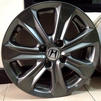 15 นิ้ว สี SILVER VOUGE 4รู100 กว้าง 5.5 ใส่โตโยต้าและรุ่นอื่นได้ ตจวส่งได้ครับ