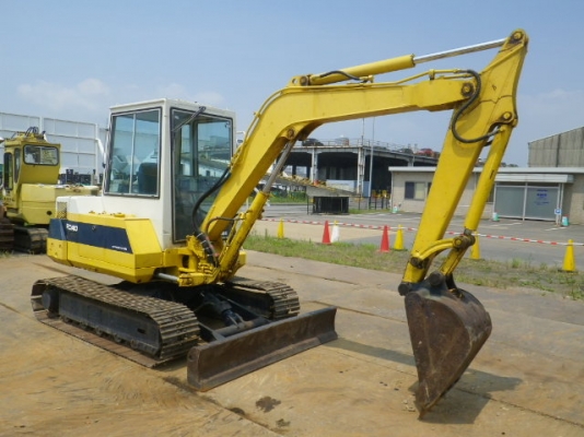 Komatsu PC40-6 เก่าญี่ปุ่น ตู้เก๋ง รถสวย แทรคเหล็ก