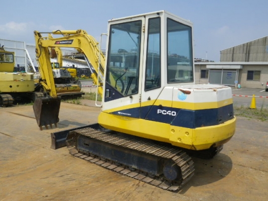 Komatsu PC40-6 เก่าญี่ปุ่น ตู้เก๋ง รถสวย แทรคเหล็ก