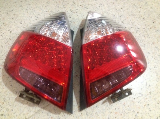 ไฟท้าย LED  JAZZ GD เก่าญี่ปุ่นเเท้สภาพสวยมากครับไม่มีริ้วรอยคู่ละ