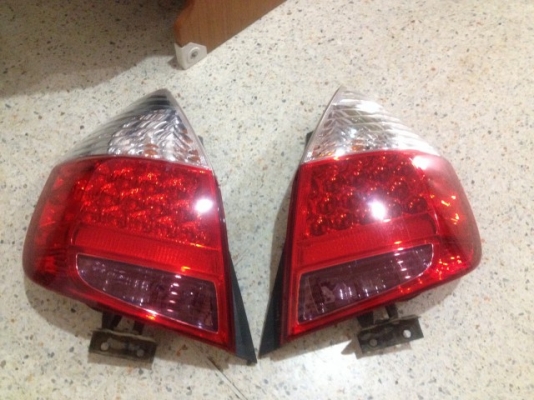 ไฟท้าย LED  JAZZ GD เก่าญี่ปุ่นเเท้สภาพสวยมากครับไม่มีริ้วรอยคู่ละ