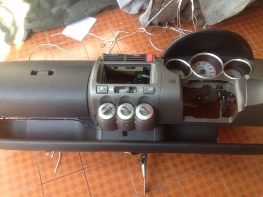 คอลโซล HONDA JAZZ GD เก่าญี่ปุ่นเเท้สภาพตามรูปครับ คอลโซล HONDA JAZZ GD เก่าญี่ปุ่นเเท้สภาพตามรูปครับ