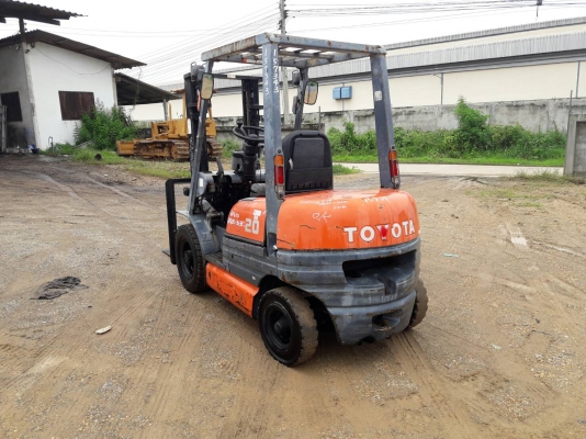 ขายรถยก TOYOTA 6FG20 เครื่องเบนซิน 5k เสาสูง 3 เมตร ยกได้ 2 ตัน เกียร์ธรรมดา รถนอกนำเข้า ติดต่อ 098-7962549