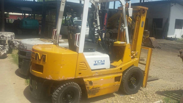 ขายรถยก TCM FG25-N2 เครื่องเบนซิน H20 เสาสูง 3 เมตร ยกได้ 2.5 ตัน เกียร์ธรรมดา รถนอกนำเข้า ติดต่อ 089-7949488 ขายรถยก TCM FG25-N2 เครื่องเบนซิน H20 เสาสูง 3 เมตร ยกได้ 2.5 ตัน เกียร์ธรรมดา รถนอกนำเข้า ติดต่อ 089-7949488
