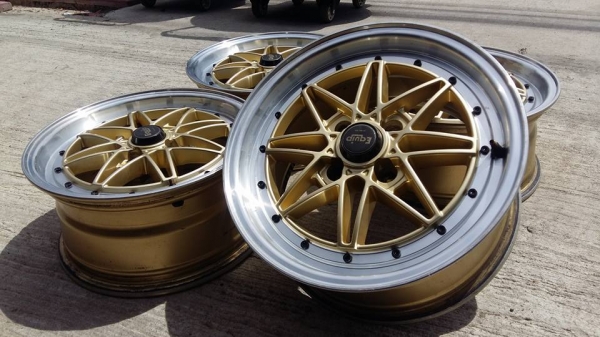 ขายแม็กมือ2 equip03 15" สนใจติดต่อ ตาเล็ก ล้อและยางครับ 081-3747940