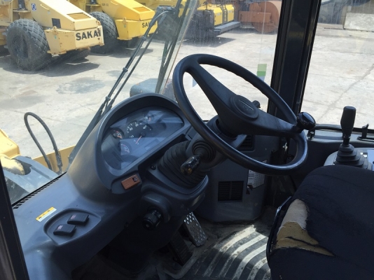 รถตักล้อยาง Komatsu WA200-5 รภเก่านอกนำเข้าจากญี่ปุ่่น พร้อมใข้งานทันที 091 695-6445