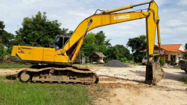 ขาย 415,000KOBELCO  SK200 MARK 3  (เก๋งเทา กล่องไฟฟ้ามี  จอมี )เครื่องดี ไฟฟ้าครบ   รถอยู จ.ยโสธร  090-772-3710 090-772-3708