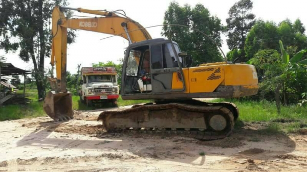 ขาย 415,000KOBELCO  SK200 MARK 3  (เก๋งเทา กล่องไฟฟ้ามี  จอมี )เครื่องดี ไฟฟ้าครบ   รถอยู จ.ยโสธร  090-772-3710 090-772-3708