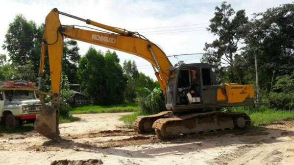 ขาย 415,000KOBELCO  SK200 MARK 3  (เก๋งเทา กล่องไฟฟ้ามี  จอมี )เครื่องดี ไฟฟ้าครบ   รถอยู จ.ยโสธร  090-772-3710 090-772-3708